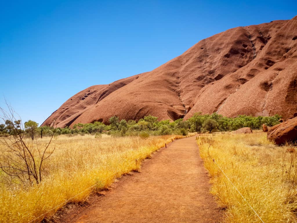 Walk around Uluru/Ayers Rock base
