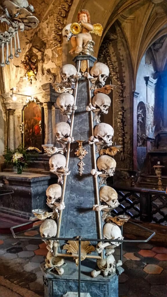 Macrabe decorations Sedlec ossuary