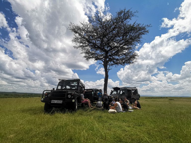 lunchtime at the masai mara game drive